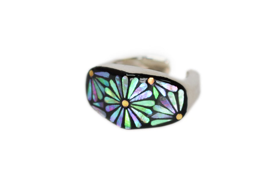 螺鈿イヤーカフ 押合菊 M GRN 右耳用 – SAGARADEN NOMURA