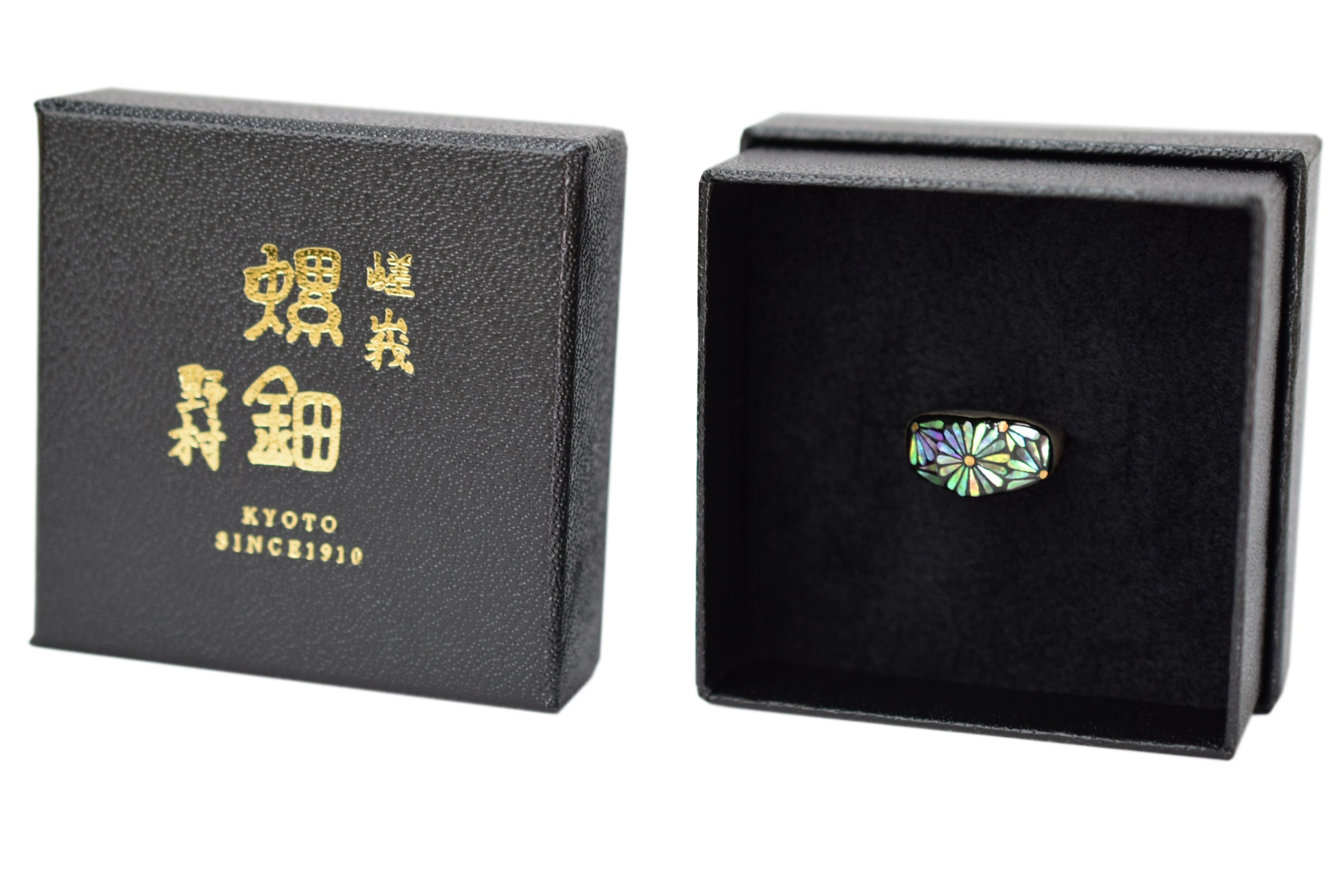 螺鈿イヤーカフ 押合菊 M GRN 右耳用 – SAGARADEN NOMURA